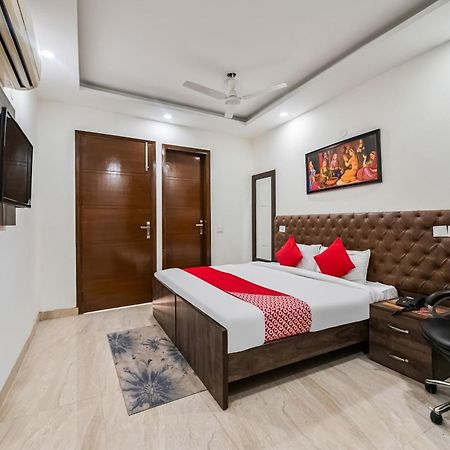 Hotel O Premium Rooms Chhatarpur Нью-Дели Экстерьер фото