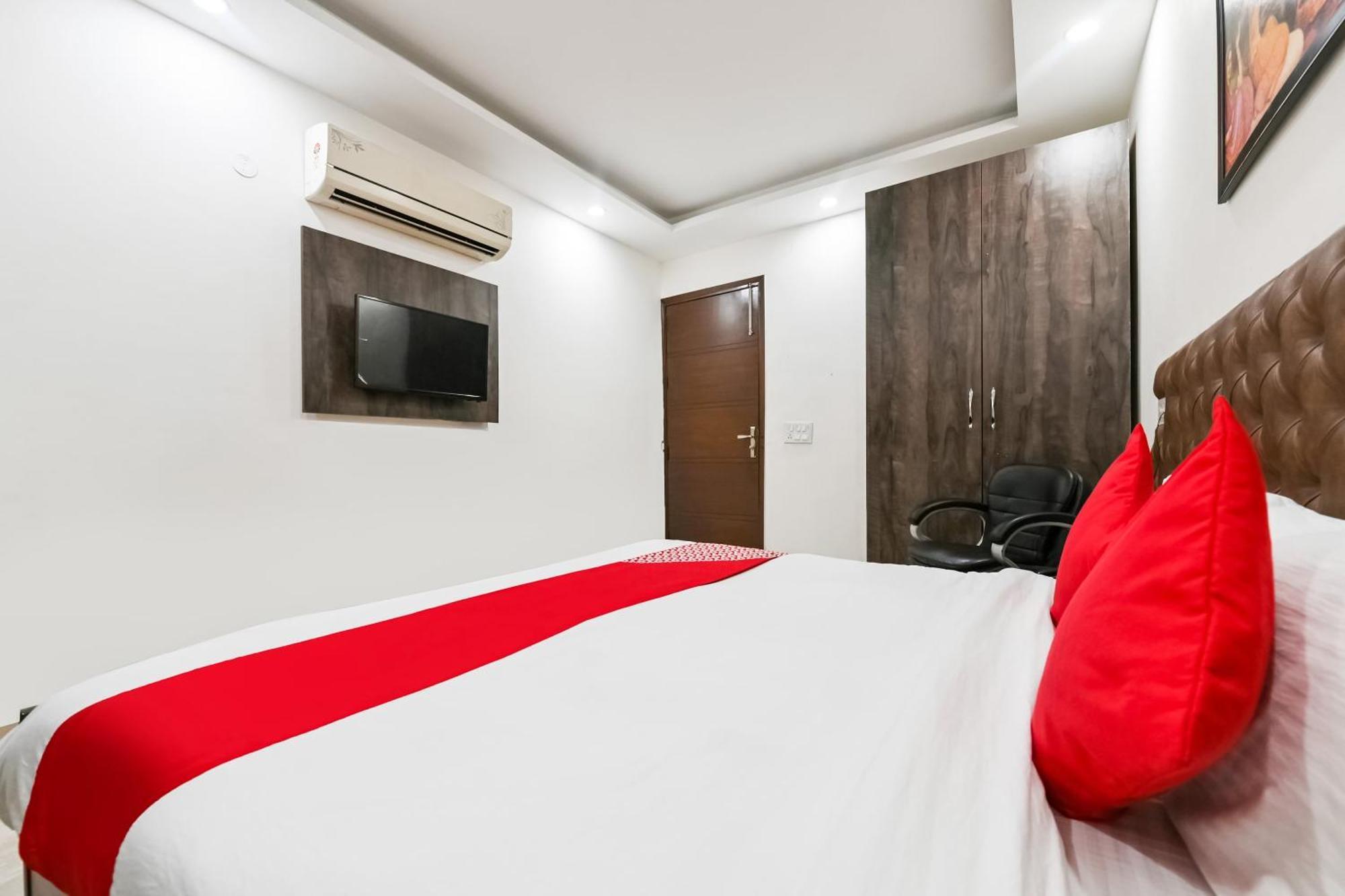Hotel O Premium Rooms Chhatarpur Нью-Дели Экстерьер фото