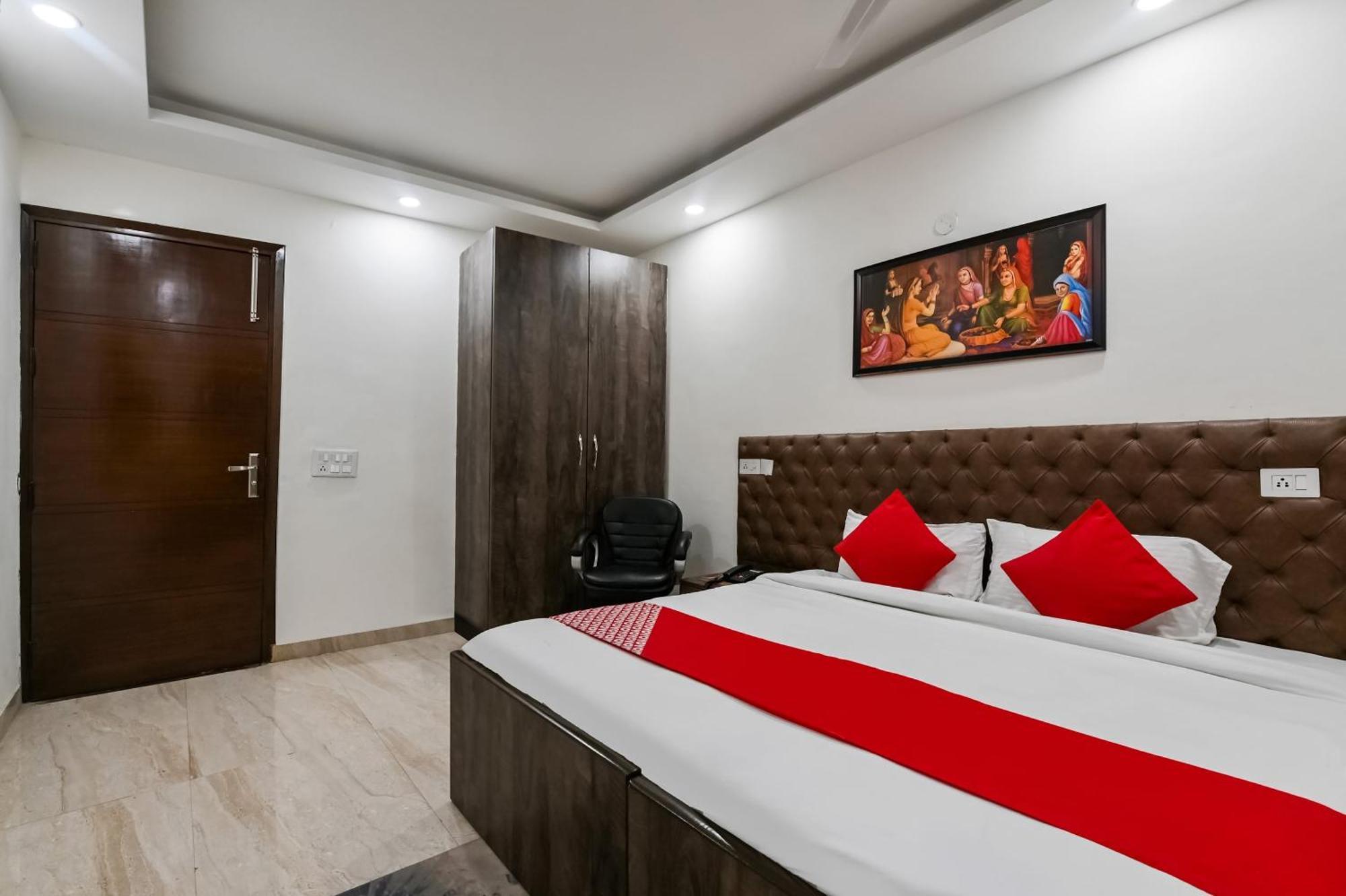 Hotel O Premium Rooms Chhatarpur Нью-Дели Экстерьер фото