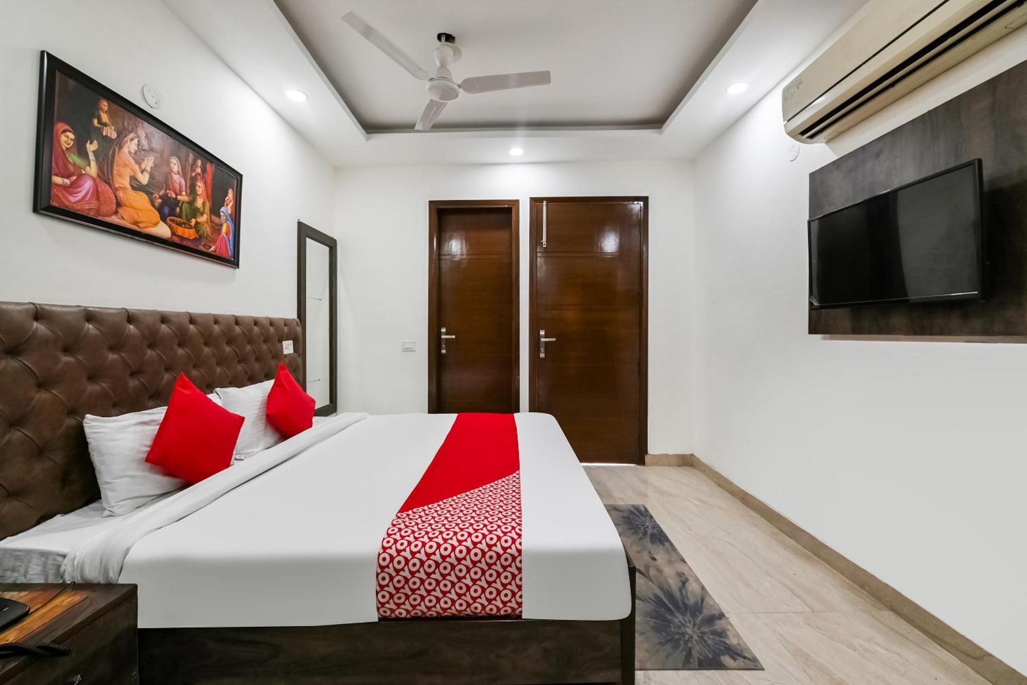 Hotel O Premium Rooms Chhatarpur Нью-Дели Экстерьер фото