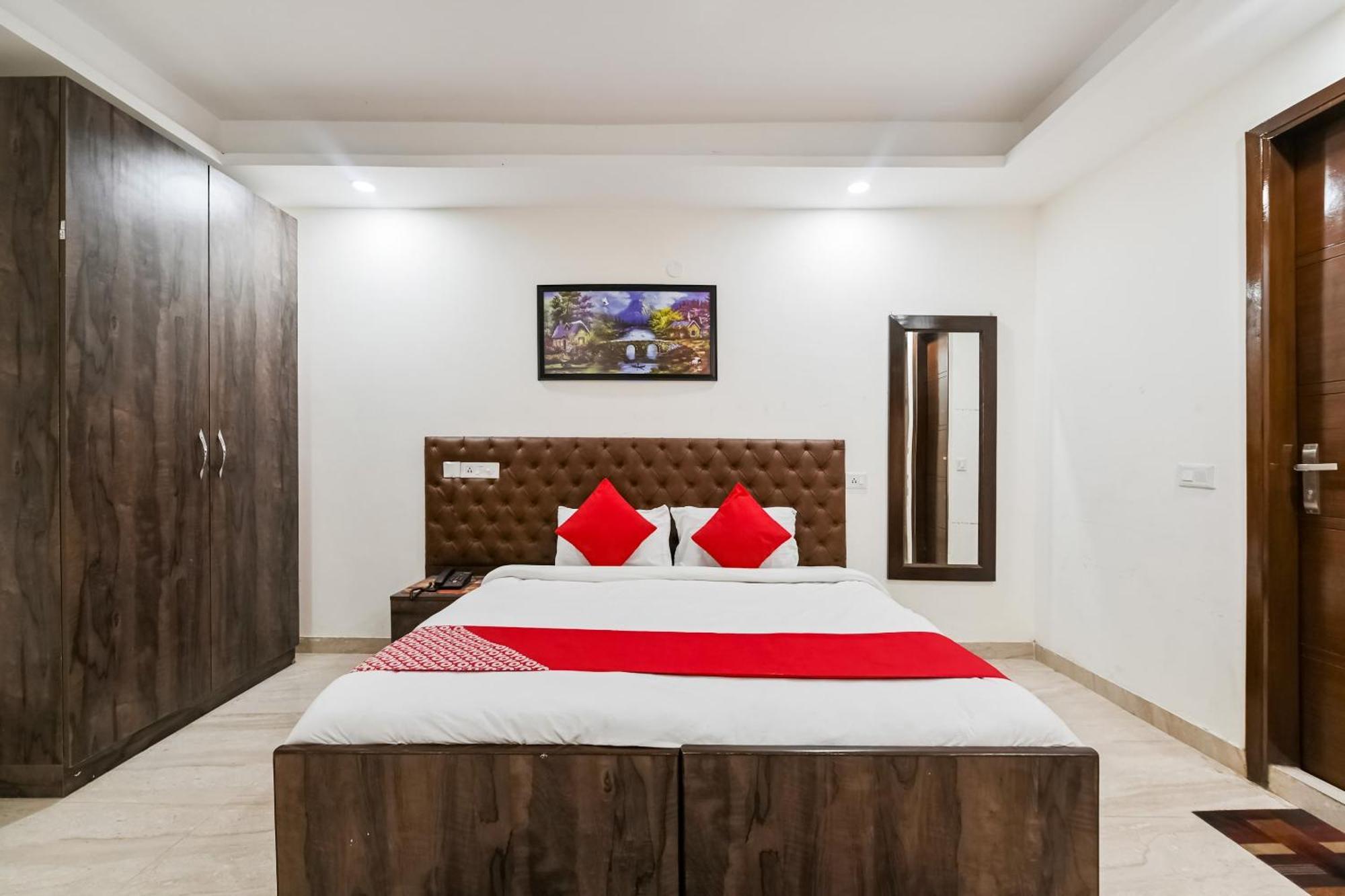 Hotel O Premium Rooms Chhatarpur Нью-Дели Экстерьер фото
