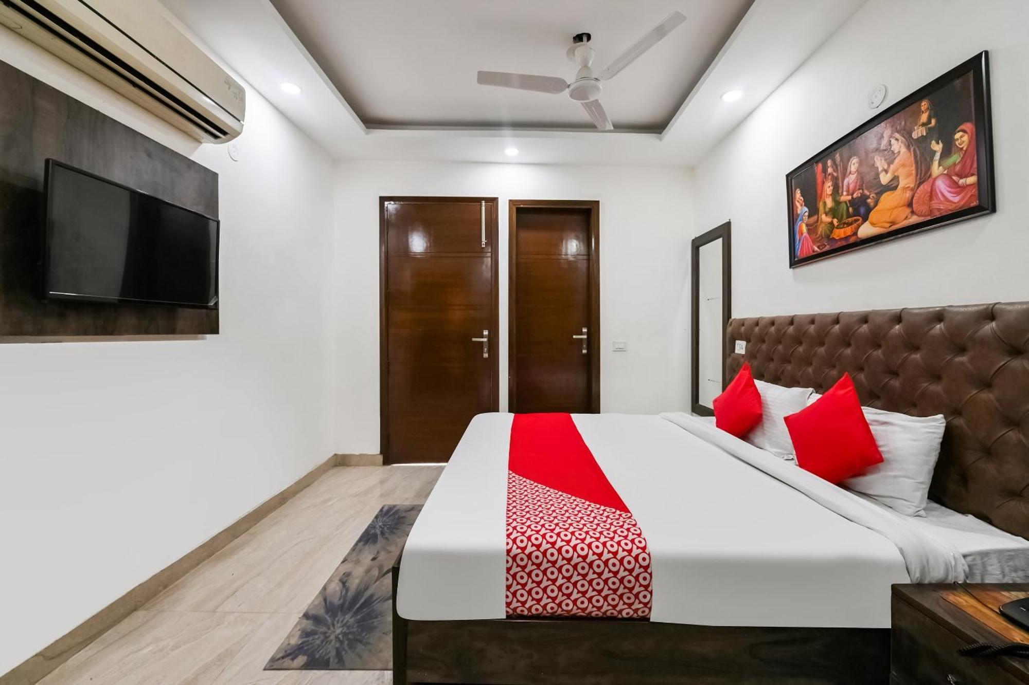 Hotel O Premium Rooms Chhatarpur Нью-Дели Экстерьер фото