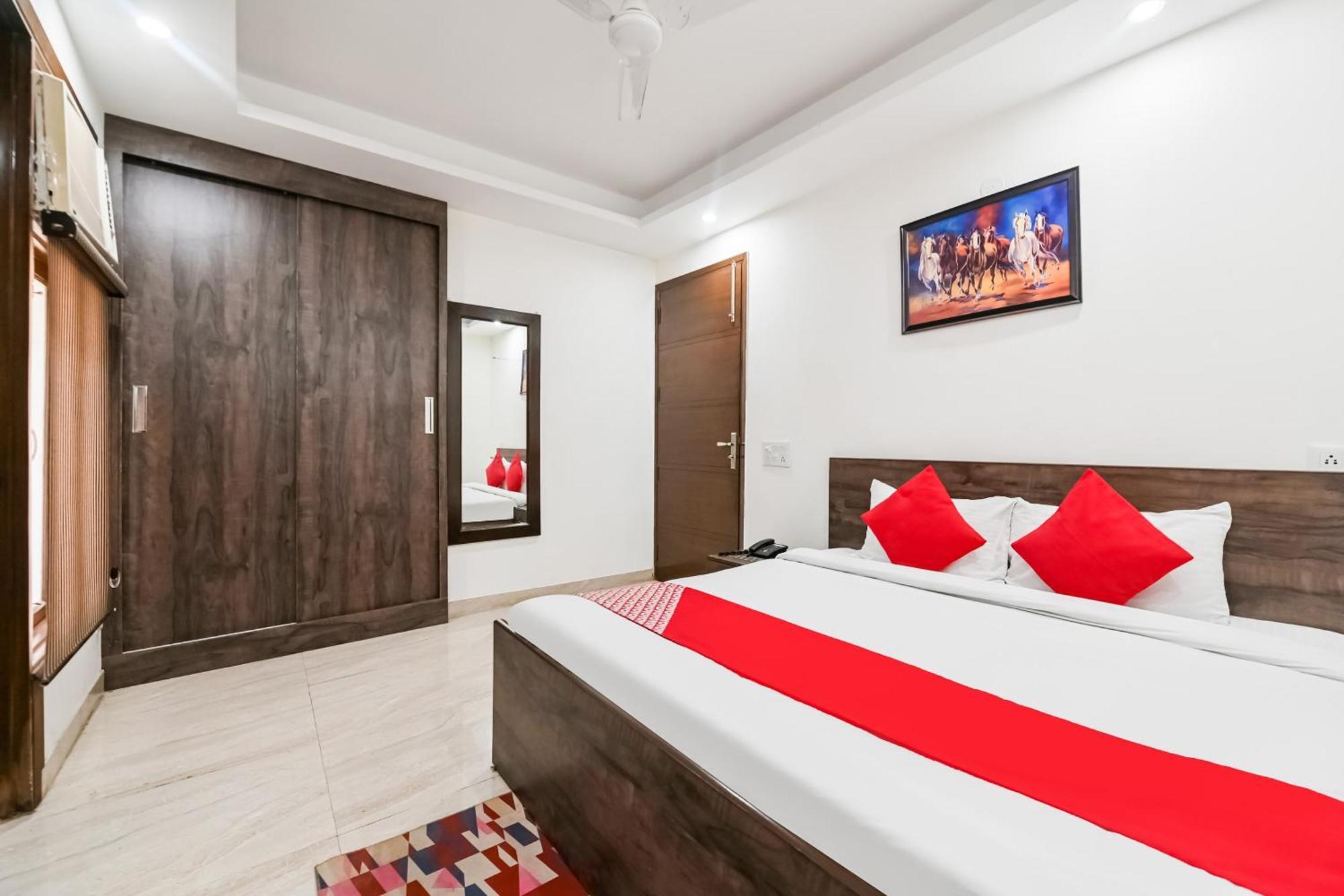 Hotel O Premium Rooms Chhatarpur Нью-Дели Экстерьер фото
