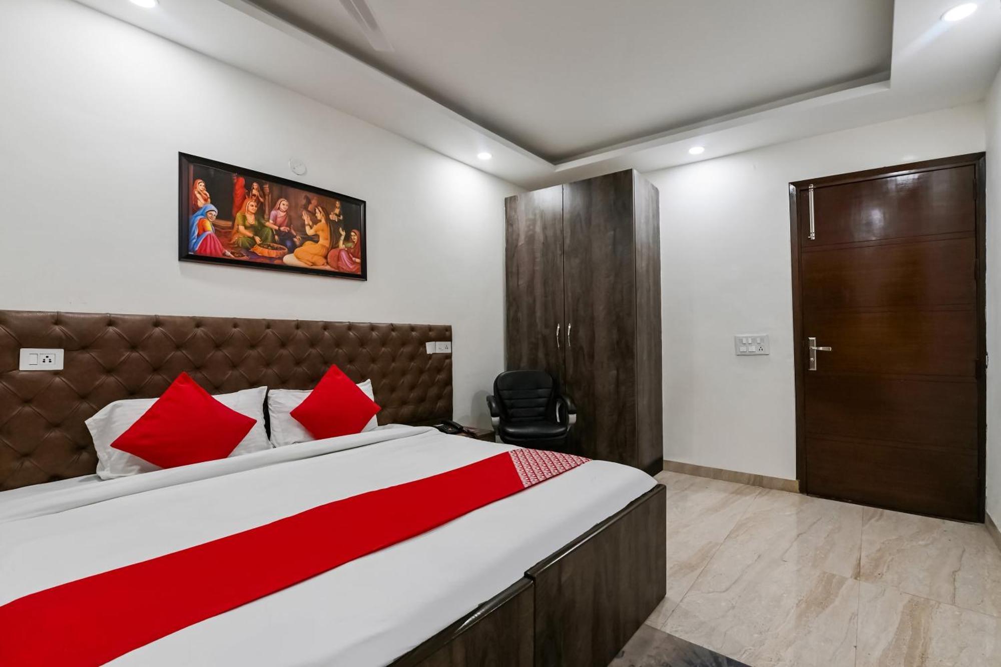 Hotel O Premium Rooms Chhatarpur Нью-Дели Экстерьер фото