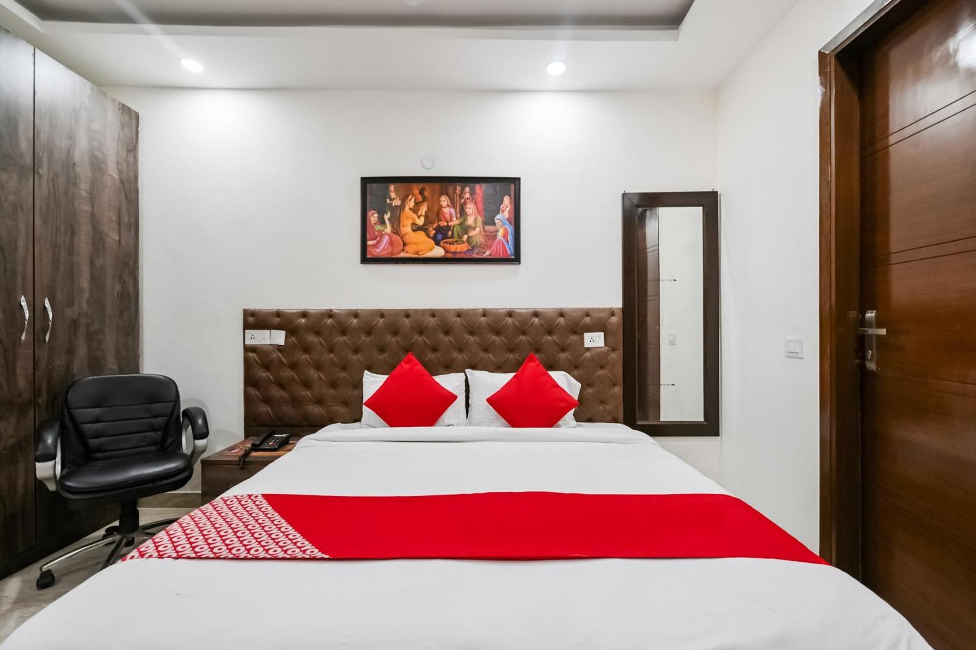Hotel O Premium Rooms Chhatarpur Нью-Дели Экстерьер фото